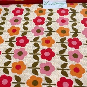 Vera Bradley Retro Floral Fabric in Red and Pink.  Techno Case for Ereader